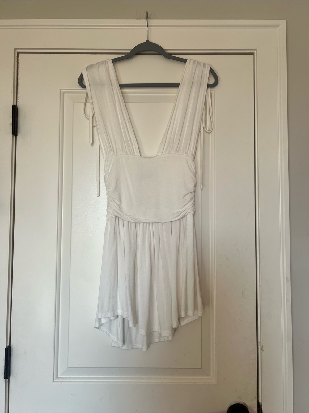 SHEIN White Sleeveless Plunge High-Low Dress